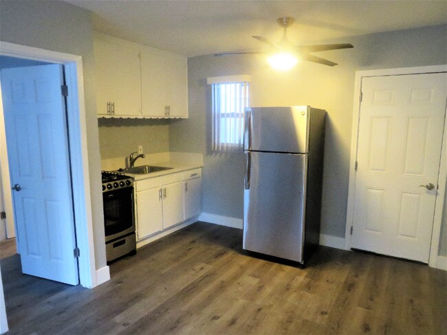 Building Photo - 2403 Louella Ave