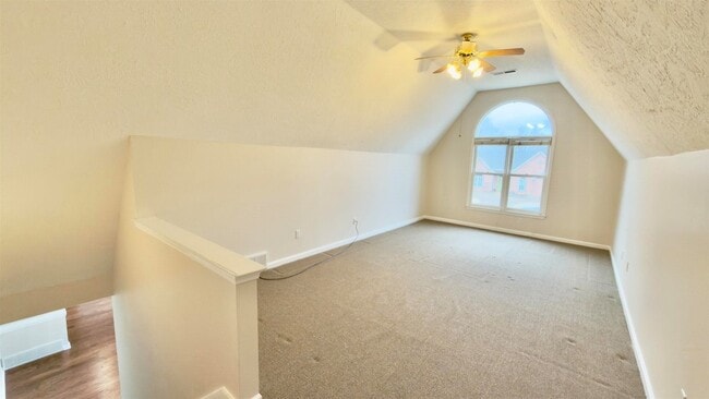 Building Photo - 275 Home Pl