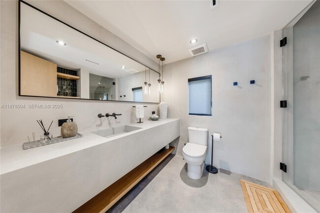 Building Photo - 1000 NW 9th Ct