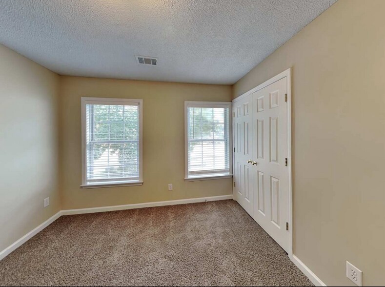 Building Photo - 2930 Cottesford Way SE