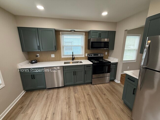 Building Photo - 1136 Pauline Ave