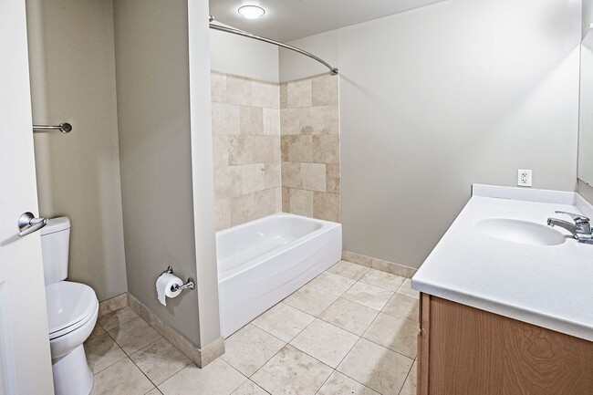 Building Photo - Christina Landing - 2 bedroom, 2 bath - 11...