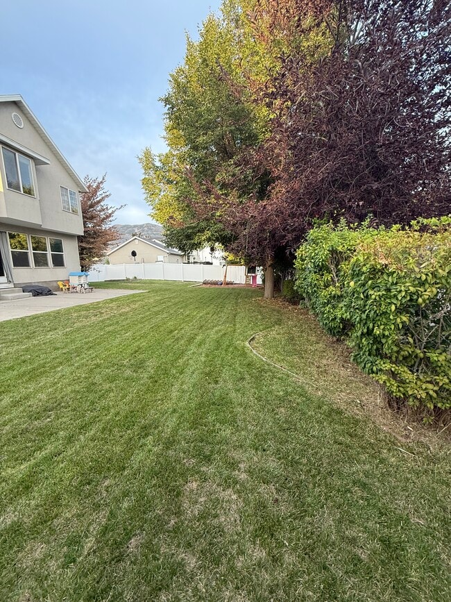 Building Photo - 212 E 900 N St