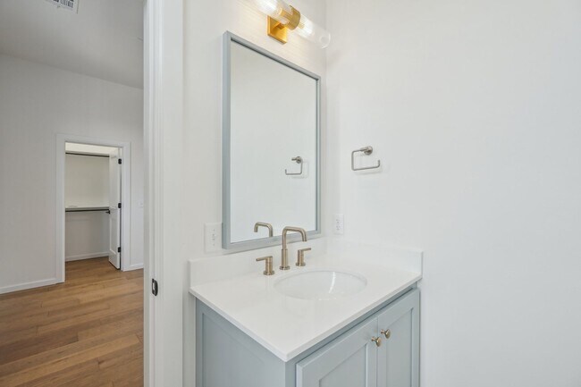 Building Photo - Classic Cape Cod Meets Modern Glam: Your D...
