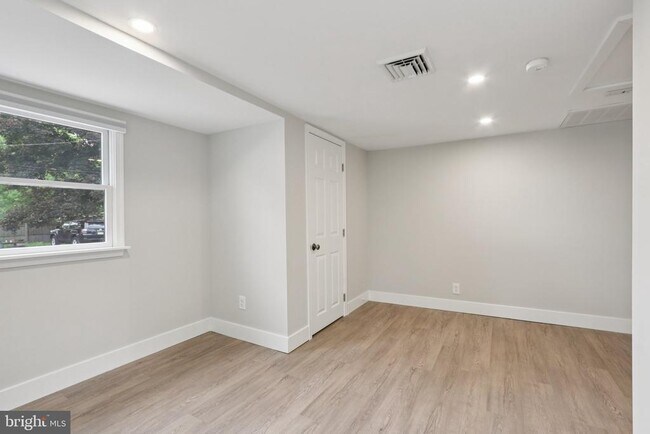 Building Photo - 2774 Woodland Ave