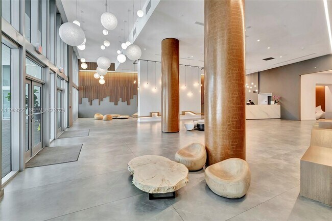 Building Photo - 350 S Miami Ave