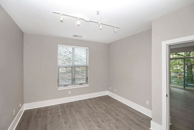 Building Photo - Industrial Corner 2BD/2BA Condo at Steelhaus in Plaza Midwood!