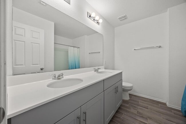Building Photo - 124 Banyon Dr
