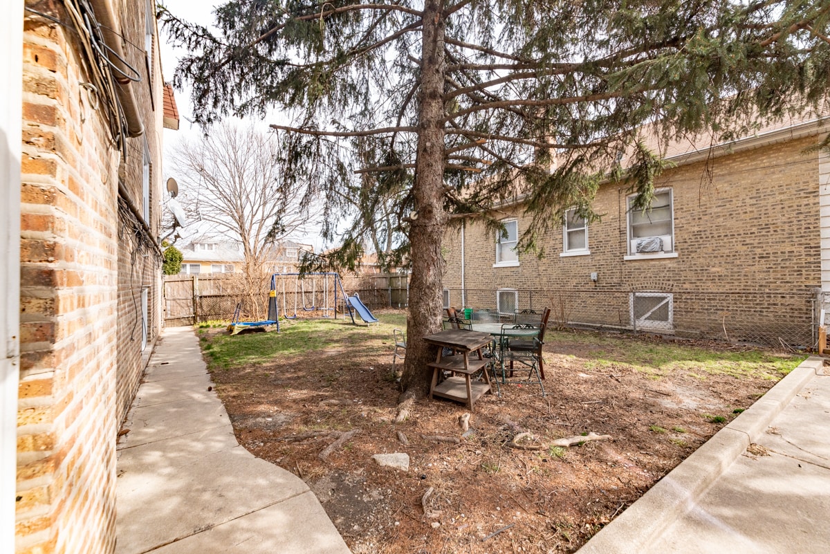 Building Photo - 3058 N Kostner Ave