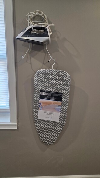 Building Photo - 1421 S Carey St