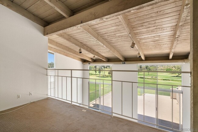 Building Photo - 2544 Navarra Dr