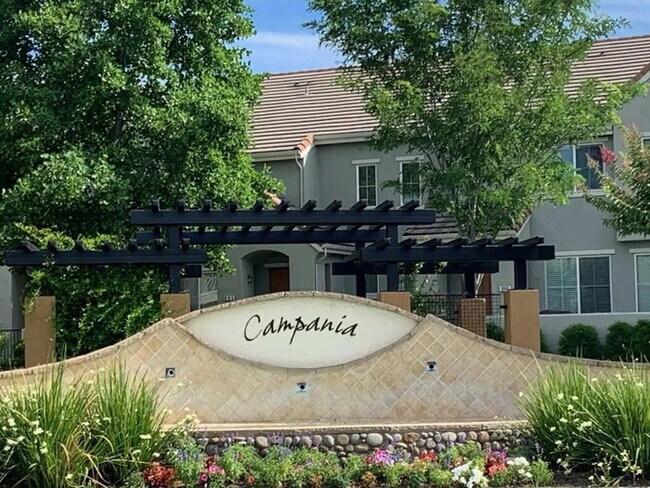 Building Photo - Beautiful Well Kept 2 Bedroom, 2 Bathroom in Roseville!