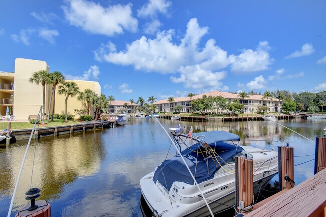 Building Photo - 3 Royal Palm Way