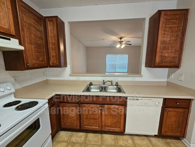 Building Photo - 3392 Hidden Stream Ct