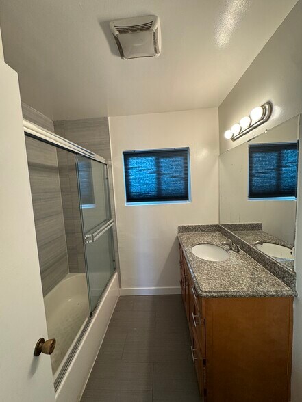 Building Photo - 833 W Walnut Ave