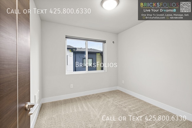 Building Photo - Rare Ichijo Townhome in Sammamish Town Center. Premium Japanese Construction. Walkable