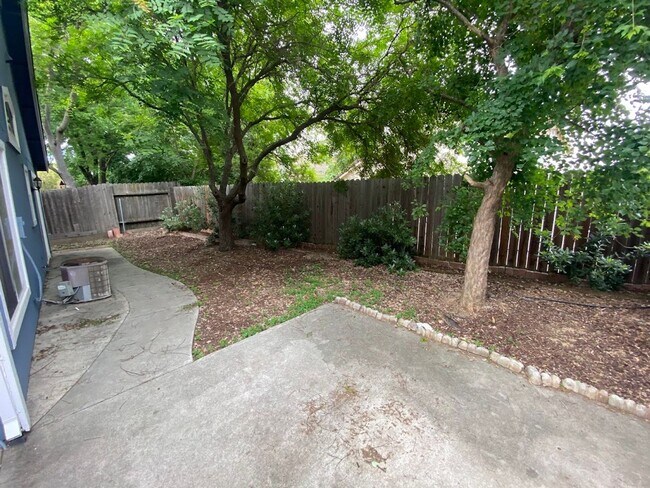 Building Photo - Charming Antelope Home - Open House Tuesday April 28th 4-4:30 PM