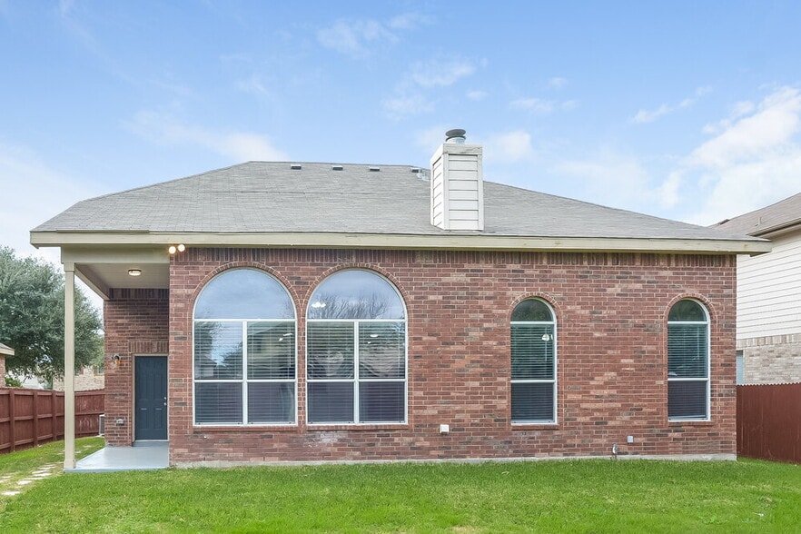 Building Photo - 121 Yeager Cir