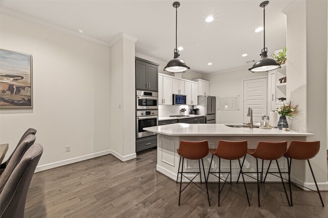 Building Photo - 1027 Gross St