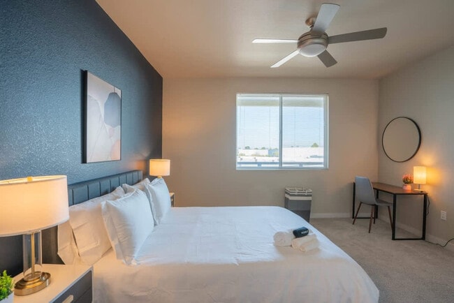 Building Photo - 1890 S Country Club Way