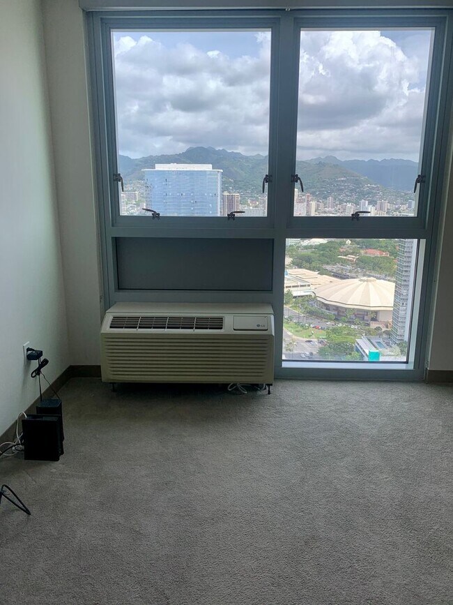 Building Photo - 2 bedroom unit in Kakaako!