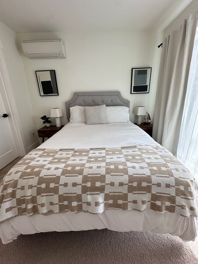 Building Photo - Modern Ballard Townhouse | 3 Beds, 2.5 Bat...