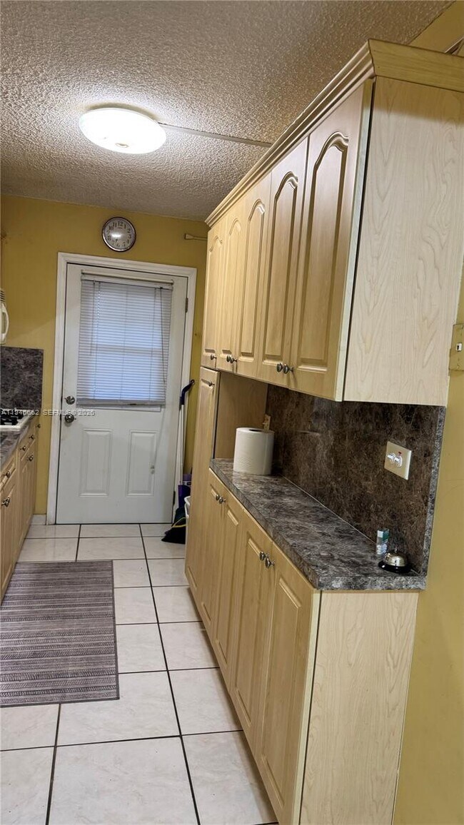 Building Photo - 160 NE 203rd Terrace