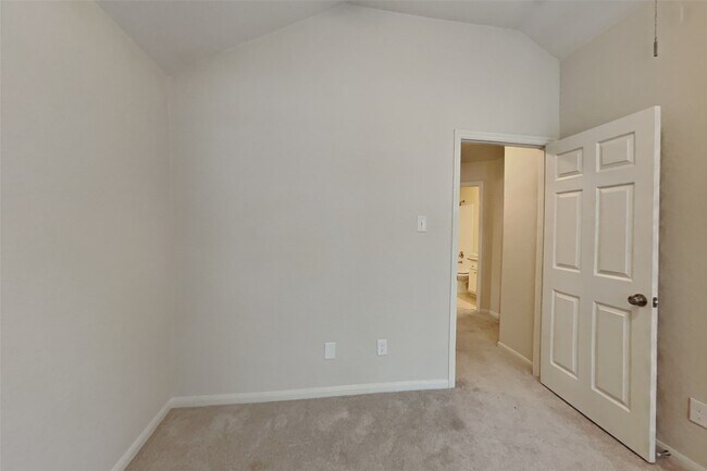 Building Photo - 175 Merryweather Pl