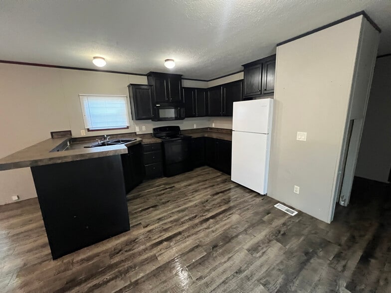 Primary Photo - 177 Peach St