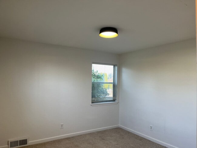 Building Photo - Newly renovated light filled 2 bedroom home with views of Rainer in Bryn Mawr-Skyway!