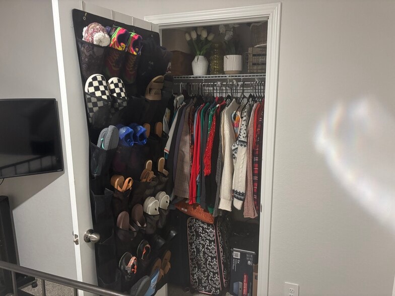 Bedroom 3 closet - 2007 Palmer Pl
