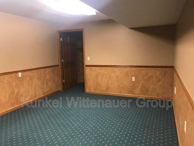 Building Photo - 225 Archview Dr