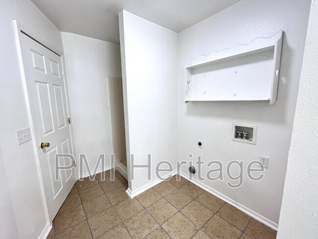 Building Photo - 606 Virginia St