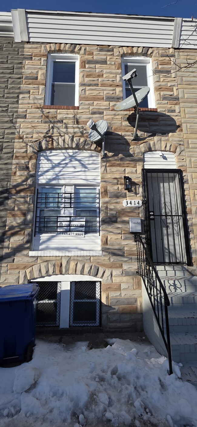 Building Photo - 3414 Mt Pleasant Ave