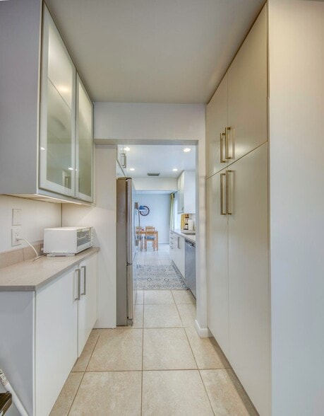 Building Photo - 32 S Ocean Breeze