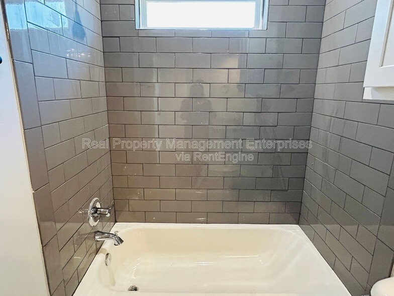 Building Photo - 104 N Harrison Ave