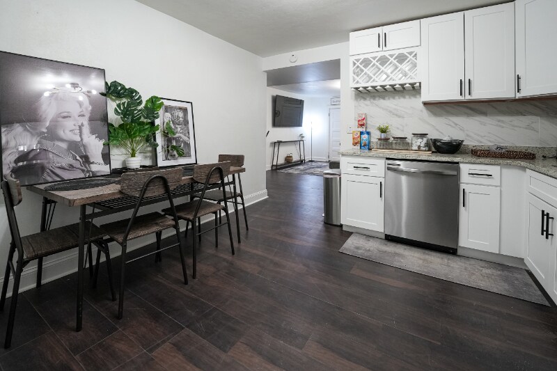 Building Photo - 2102 Scovel St