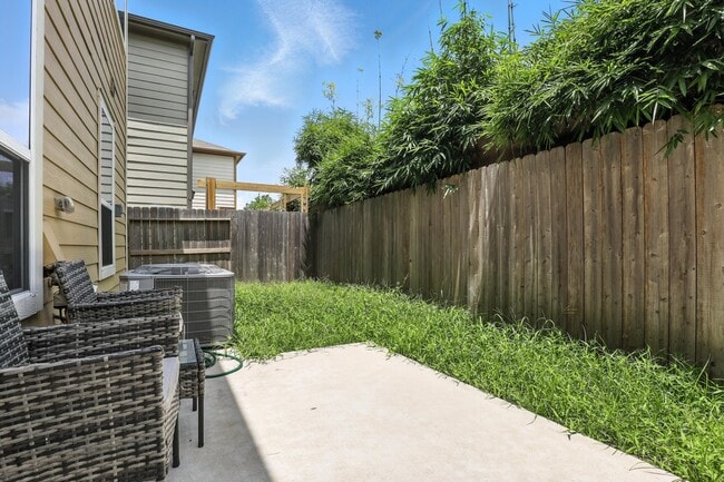 Building Photo - 8618 Cedar Plains Ln