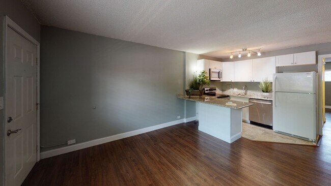 Building Photo - Live in the Heart of Fort Sanders | 1BR Condo Near UTK with Pool, Parking & City Views