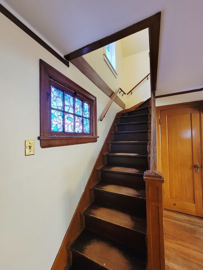 Building Photo - 3-Bedroom Home in Juneau’s Desirable Downt...
