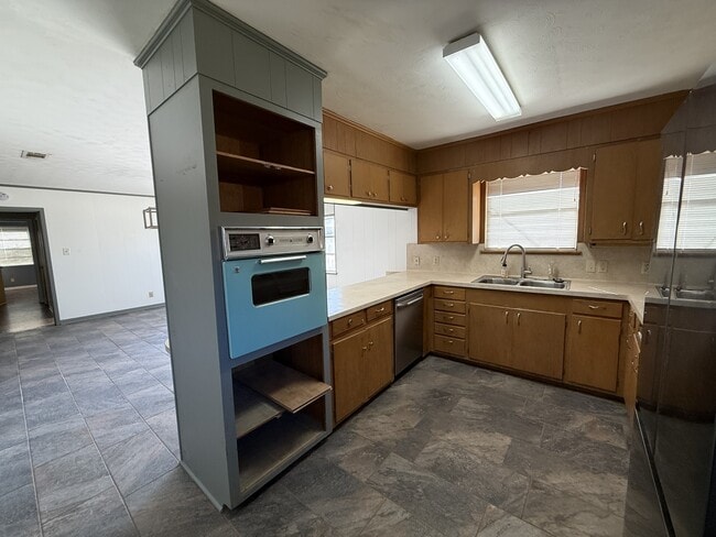 Building Photo - 7765 Coburn Dr