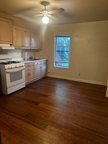 Building Photo - 952 Darlene Dr