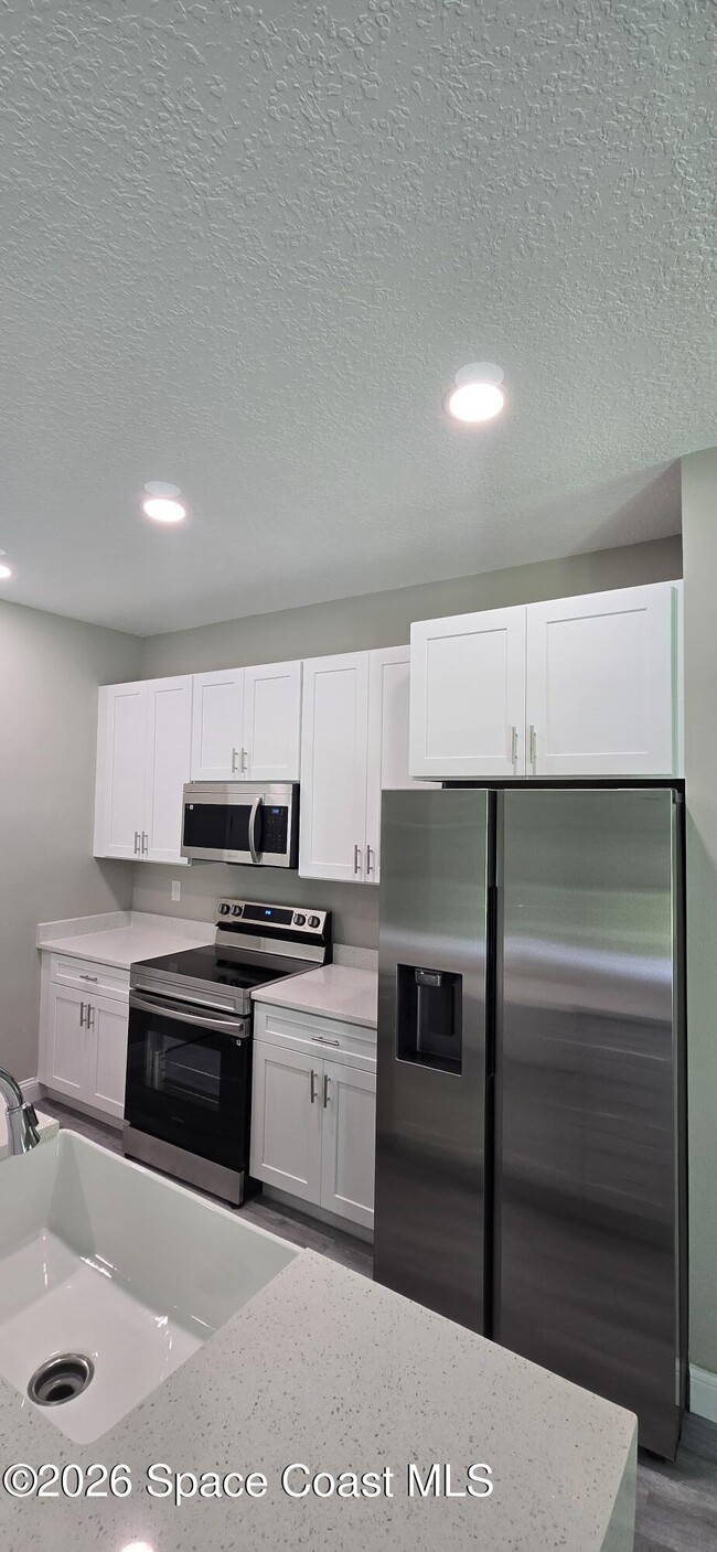 Building Photo - 1801 Warton Ave SE