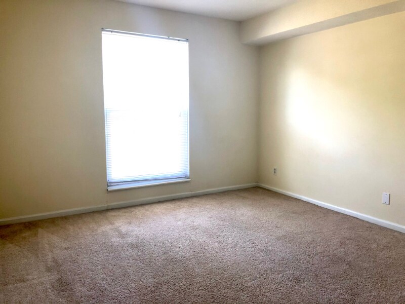 Building Photo - 1913 W 1st St