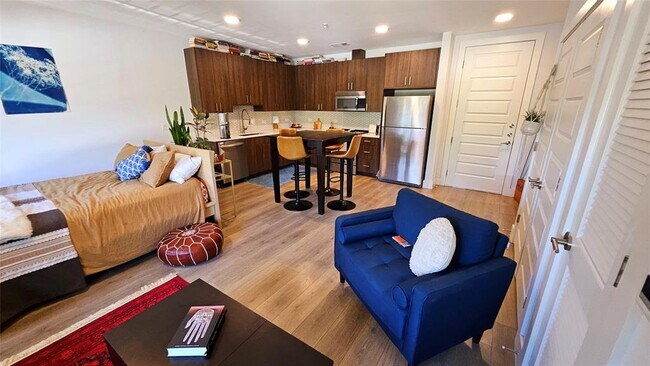 Building Photo - 2213 Poquito St