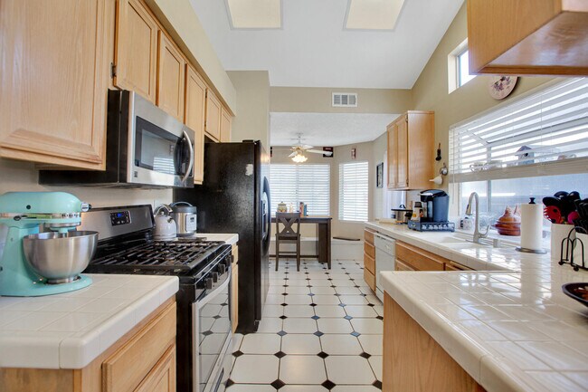 Building Photo - 39458 Chantilly Ln