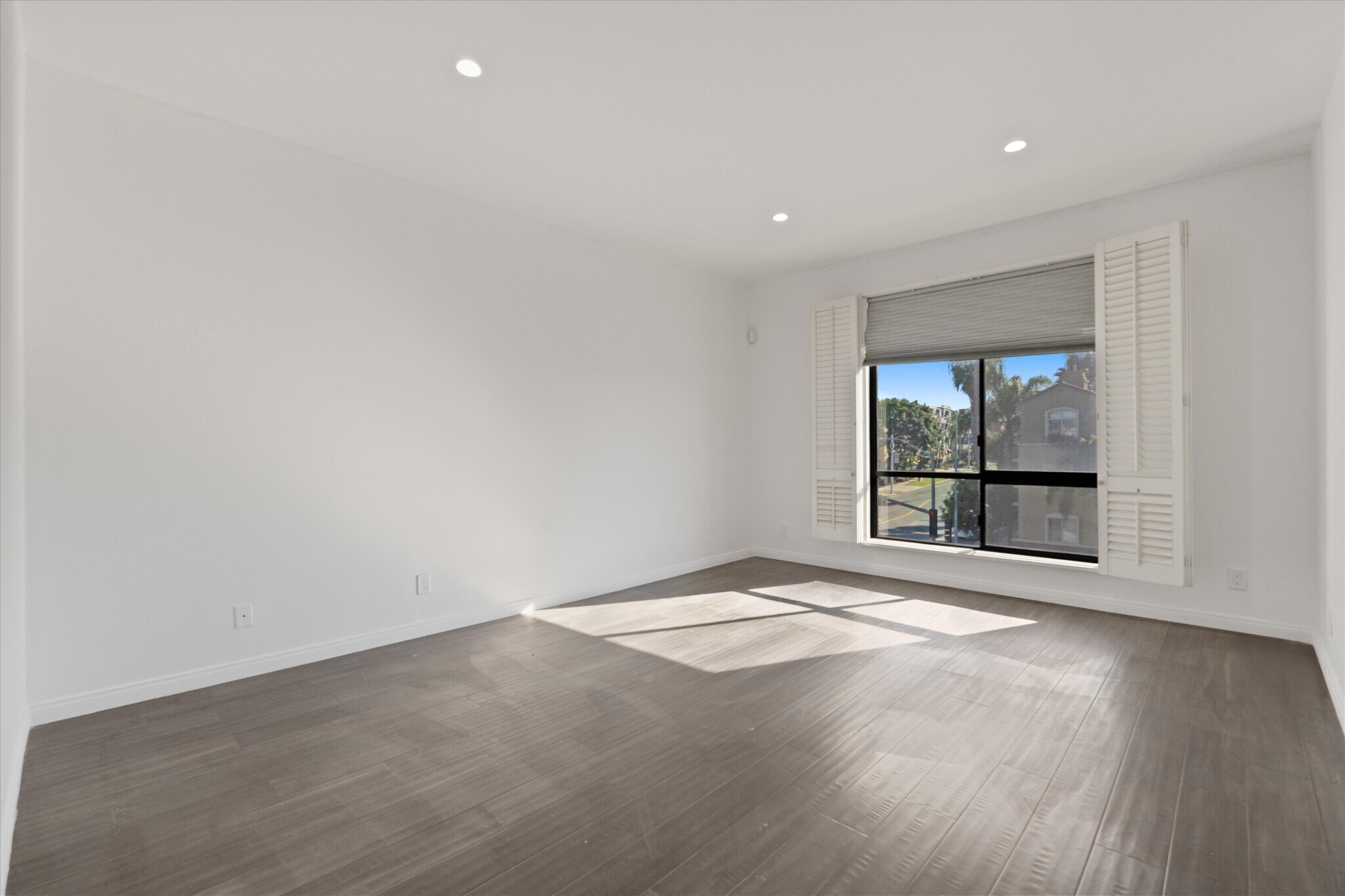 Building Photo - 2175 S Beverly Glen Blvd