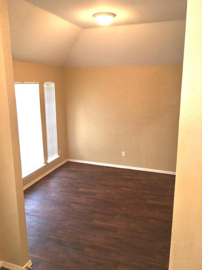 Building Photo - Eagle Mountain ISD 3 bedroom 2.5 bath plus office!