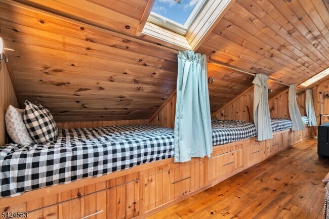 Building Photo - 363 Lakeside Blvd