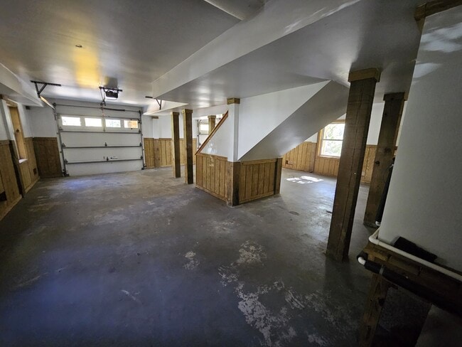 Building Photo - 237 Sir Richard E